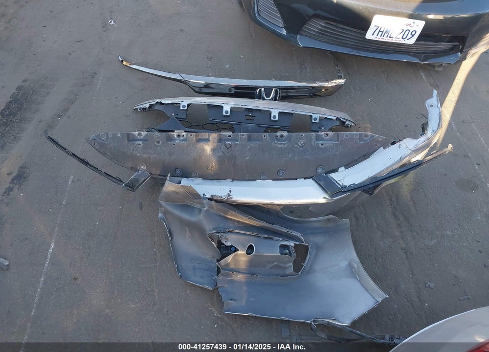 2019 HONDA ACCORD VIN: 1HGCV1F3XKA175523