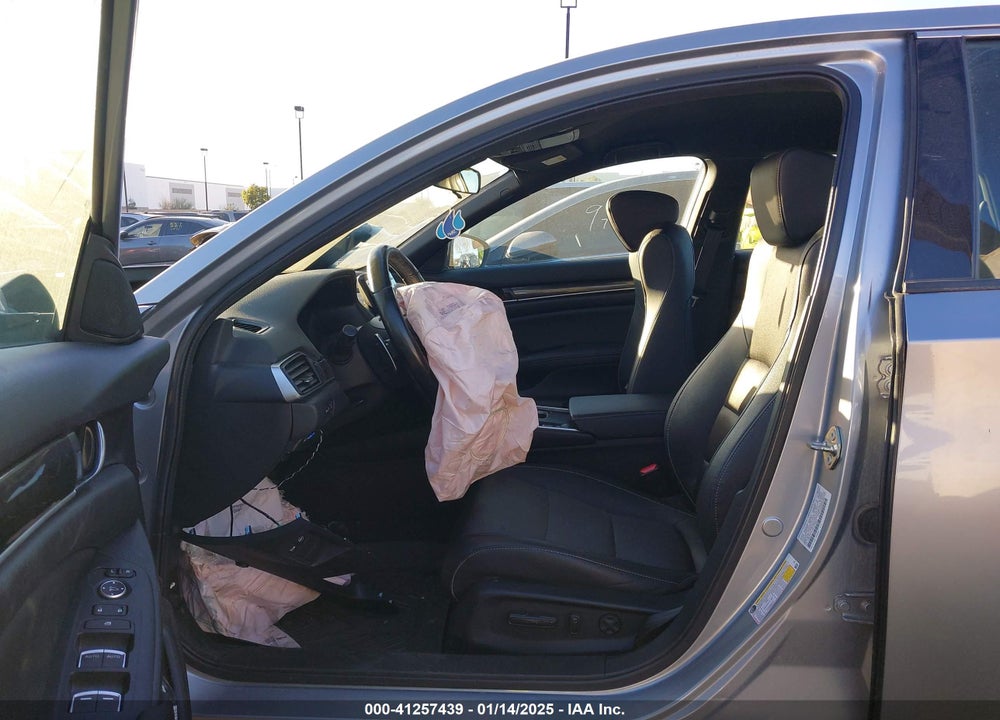 2019 HONDA ACCORD VIN: 1HGCV1F3XKA175523