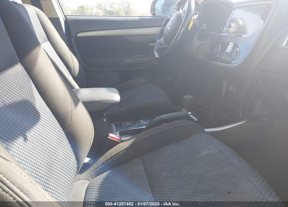 2017 MITSUBISHI OUTLANDER VIN: JA4AD3A32HZ033540