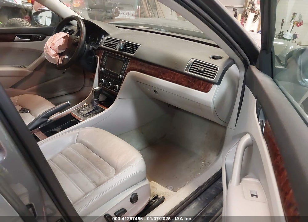 2012 VOLKSWAGEN PASSAT 2.5L SEL PREMIUM VIN: 1VWCP7A32CC082680