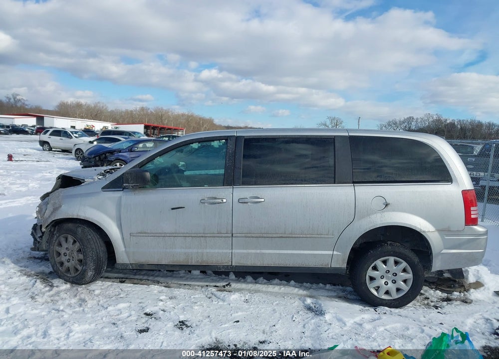 2009 CHRYSLER TOWN & COUNTRY LX VIN: 2A8HR44E29R607101