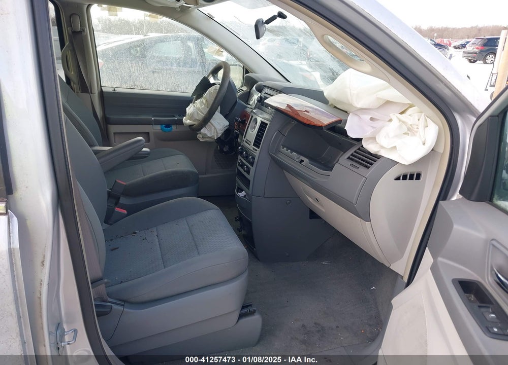 2009 CHRYSLER TOWN & COUNTRY LX VIN: 2A8HR44E29R607101