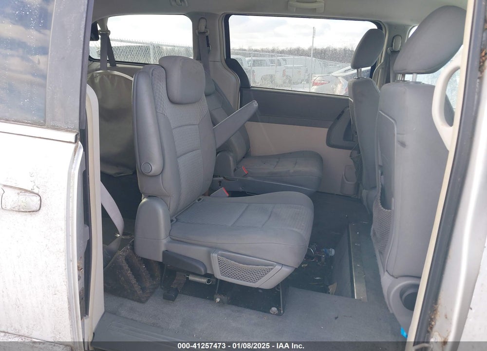 2009 CHRYSLER TOWN & COUNTRY LX VIN: 2A8HR44E29R607101