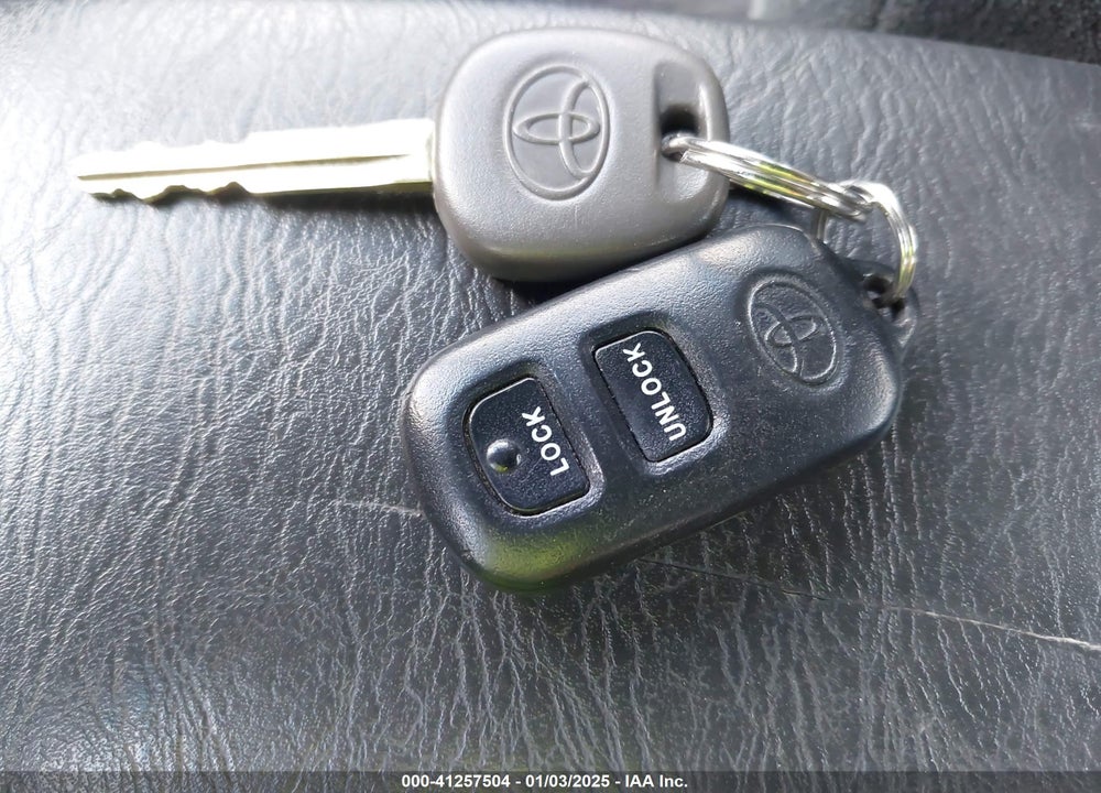 2005 TOYOTA COROLLA S VIN: 2T1BR32E25C494223