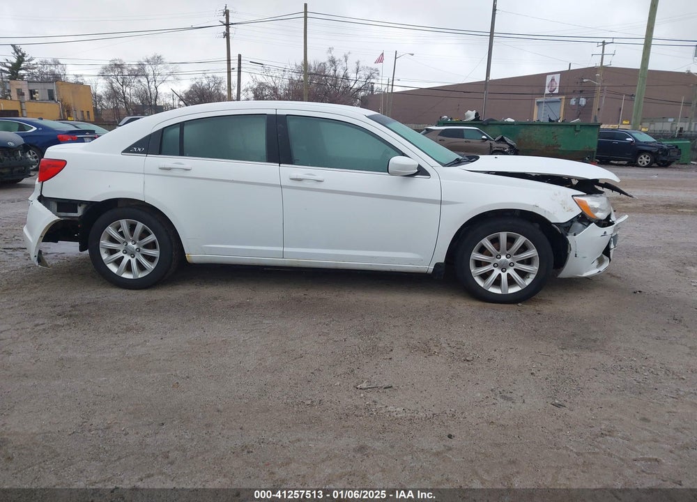 2013 CHRYSLER 200 VIN: 1C3CCBBB4DN654589