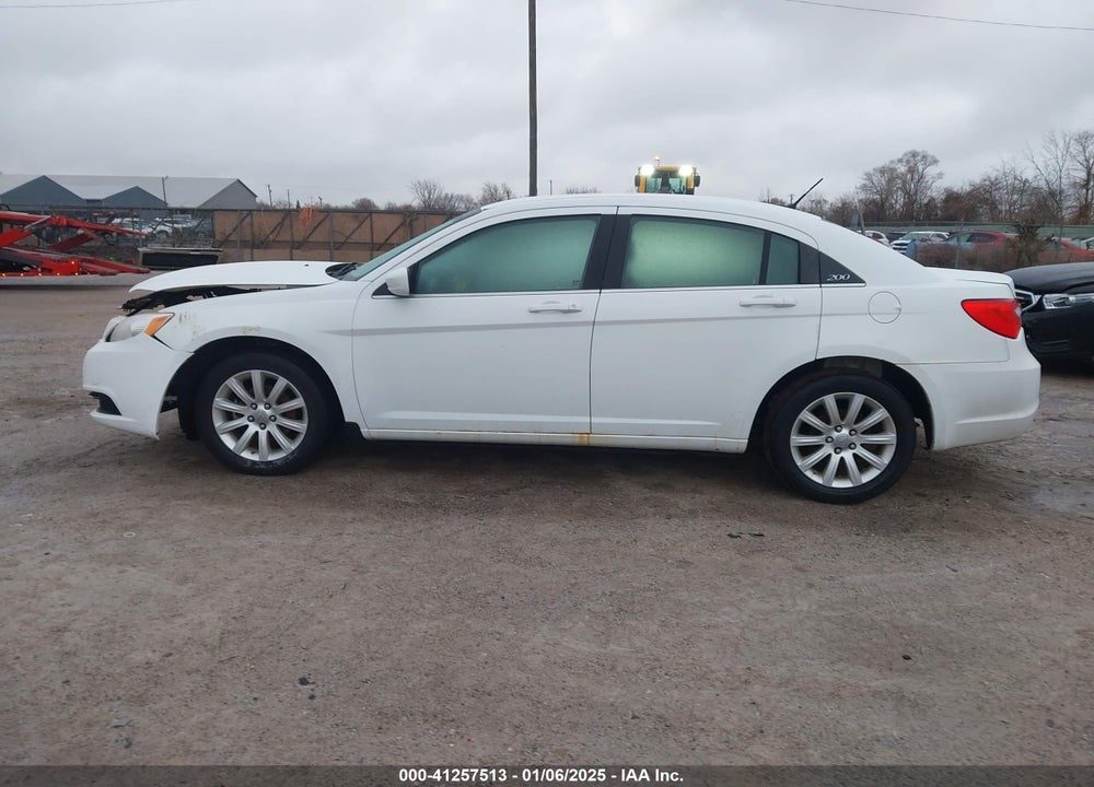 2013 CHRYSLER 200 VIN: 1C3CCBBB4DN654589