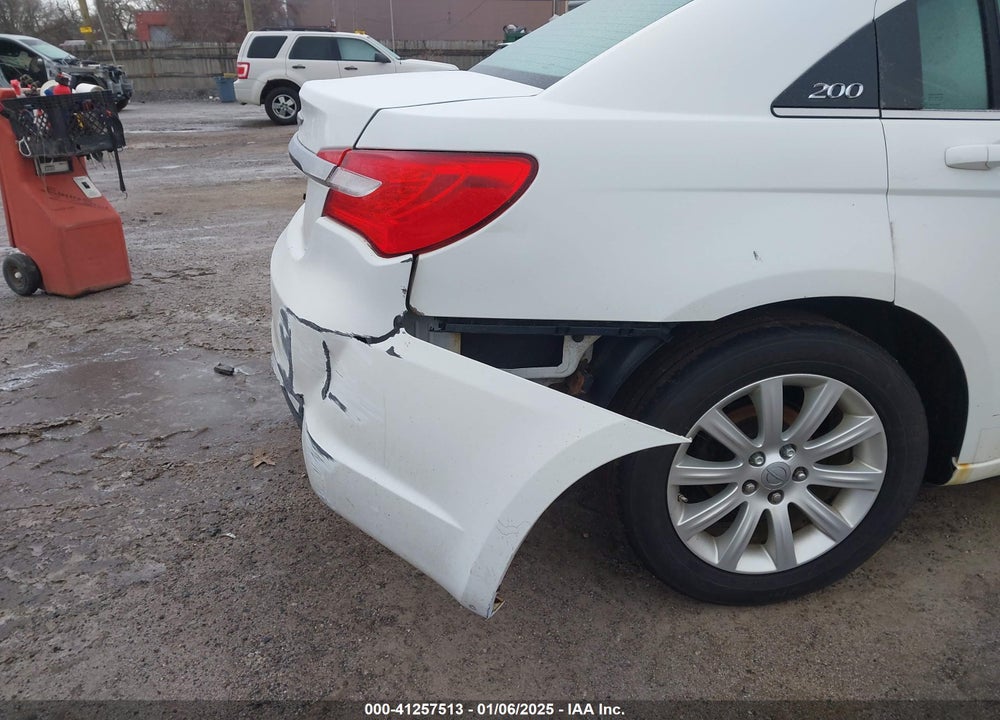 2013 CHRYSLER 200 VIN: 1C3CCBBB4DN654589