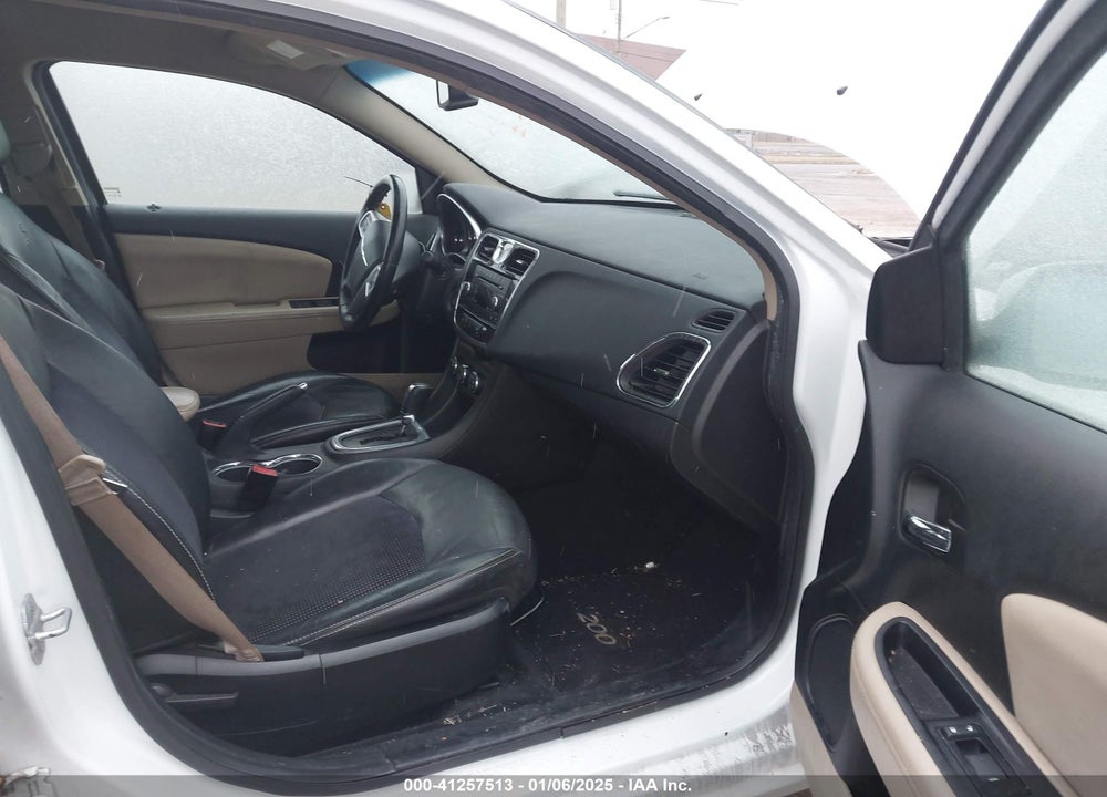 2013 CHRYSLER 200 VIN: 1C3CCBBB4DN654589