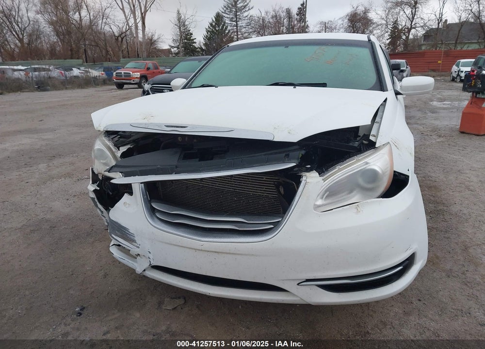 2013 CHRYSLER 200 VIN: 1C3CCBBB4DN654589