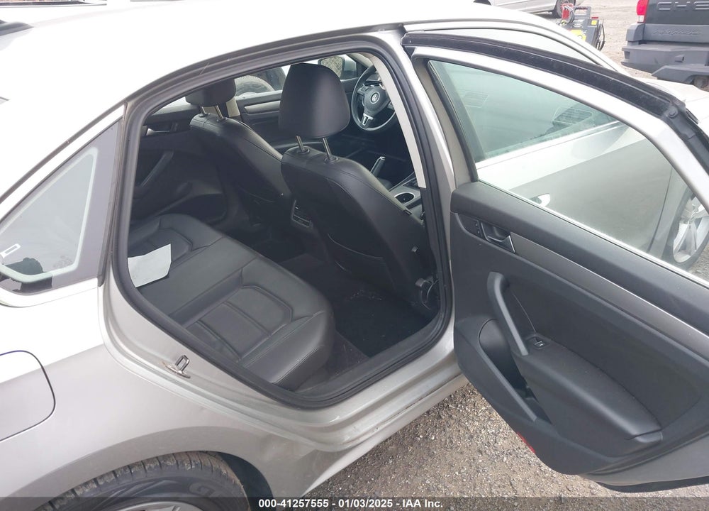 2014 VOLKSWAGEN PASSAT 2.5L SE VIN: 1VWBP7A35EC019460
