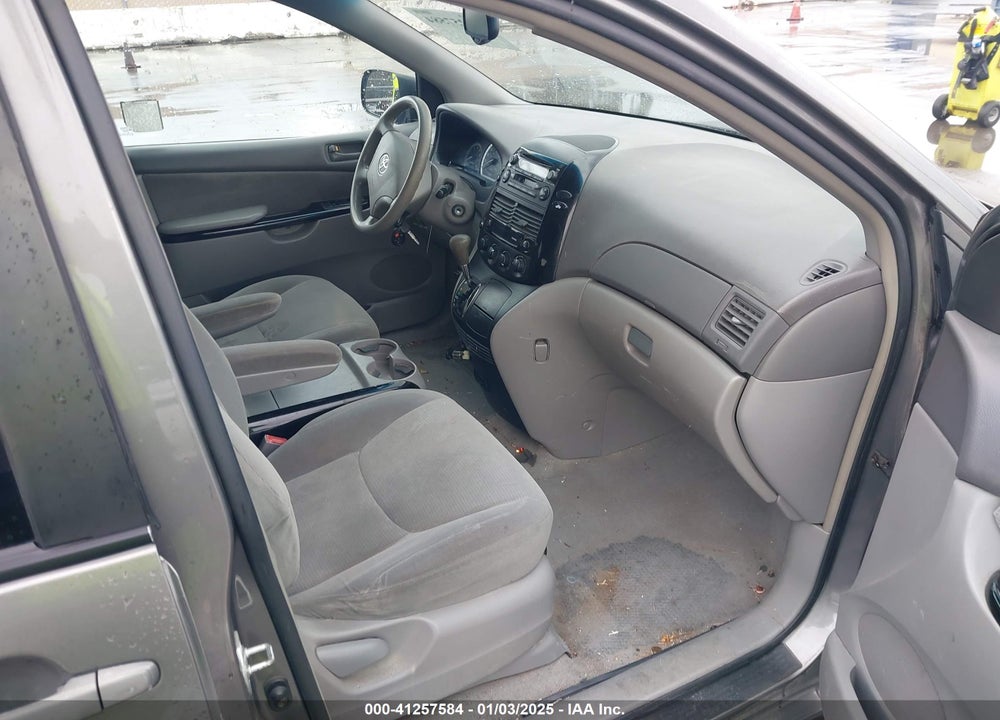 2004 TOYOTA SIENNA LE VIN: 5TDZA23C84S144064