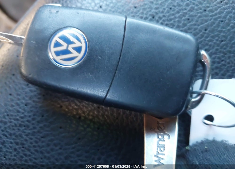 2010 VOLKSWAGEN JETTA VIN: 3VWRA7AJ3AM023496