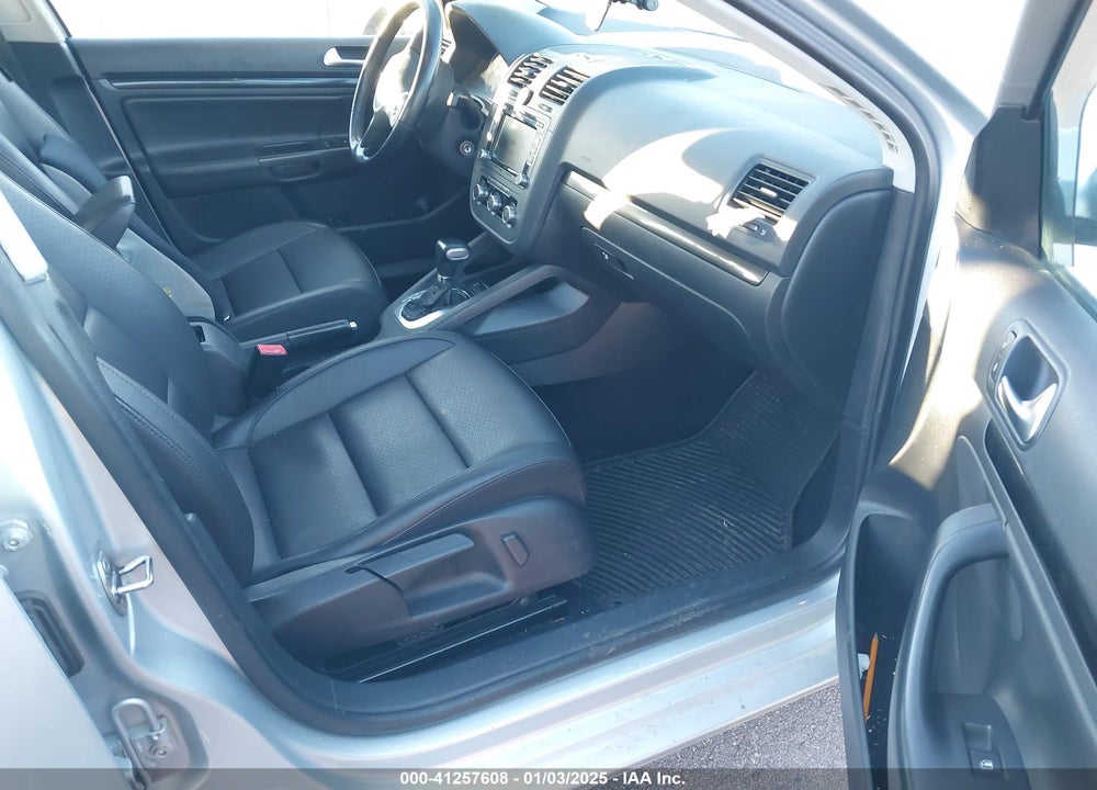 2010 VOLKSWAGEN JETTA VIN: 3VWRA7AJ3AM023496