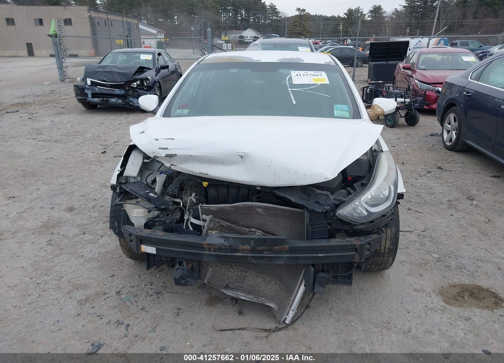 2016 HYUNDAI ELANTRA VIN: 5NPDH4AE8GH788518