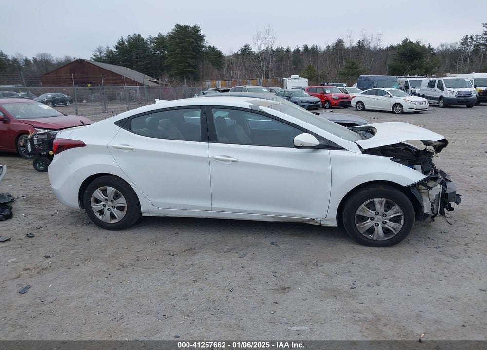 2016 HYUNDAI ELANTRA VIN: 5NPDH4AE8GH788518