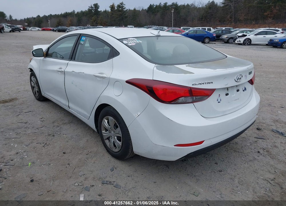 2016 HYUNDAI ELANTRA VIN: 5NPDH4AE8GH788518