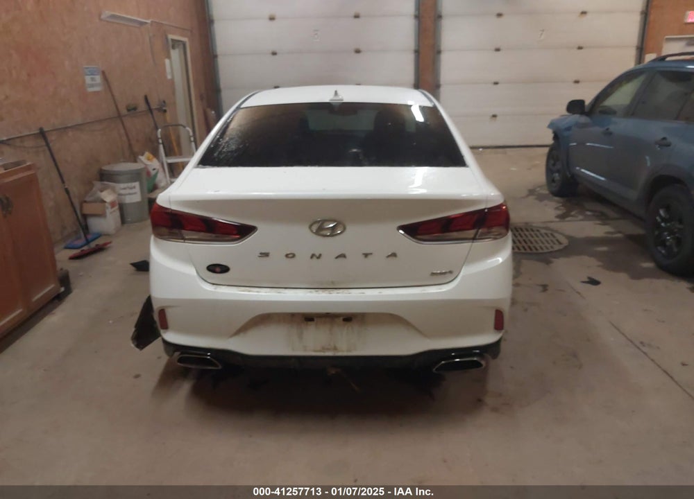 2018 HYUNDAI SONATA SPORT VIN: 5NPE34AF2JH724932
