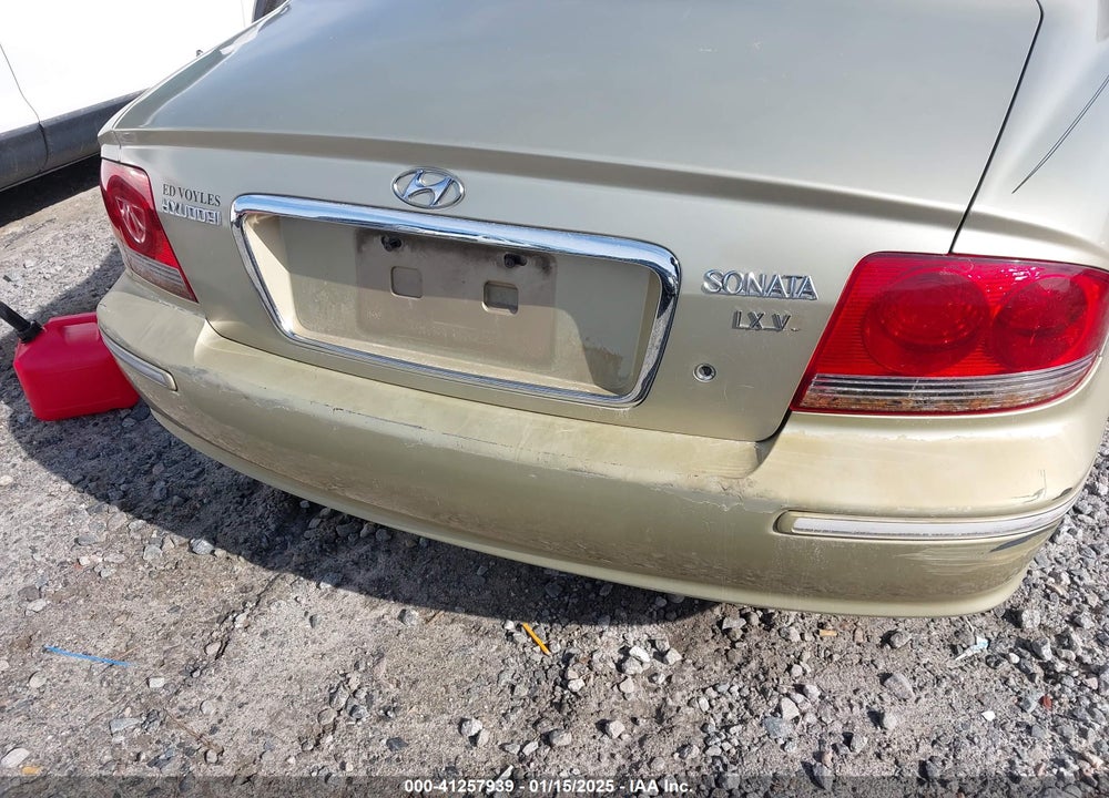 2002 HYUNDAI SONATA GLS/LX VIN: KMHWF35HX2A506484