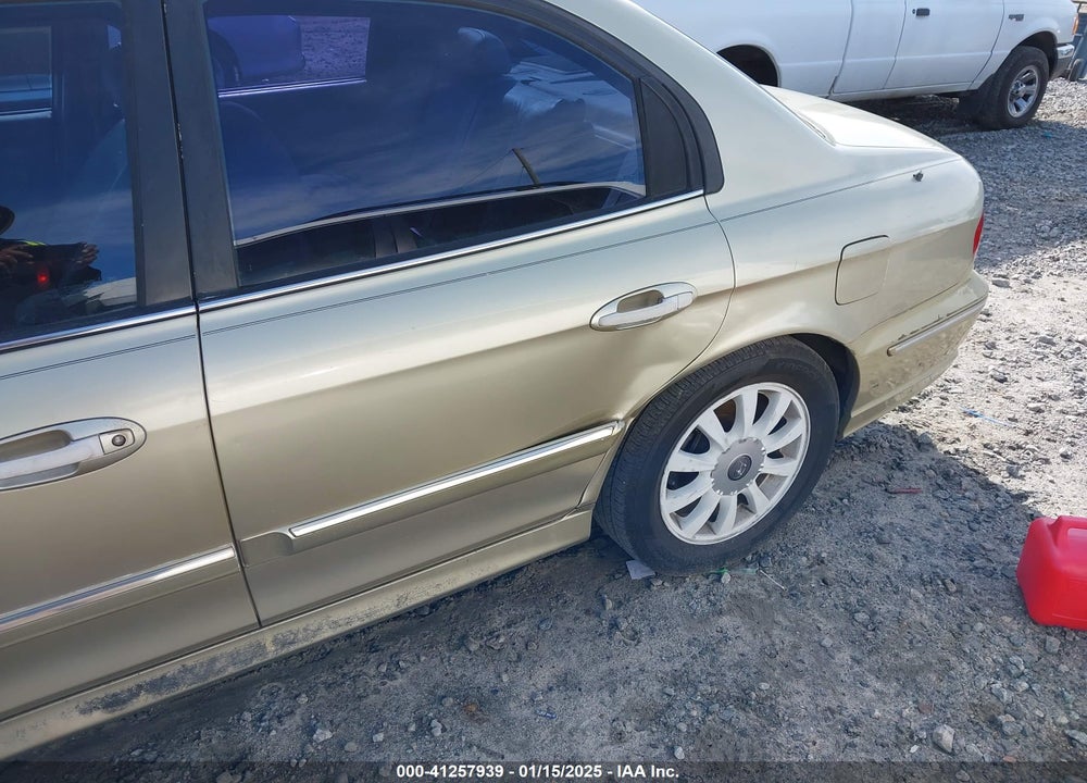 2002 HYUNDAI SONATA GLS/LX VIN: KMHWF35HX2A506484