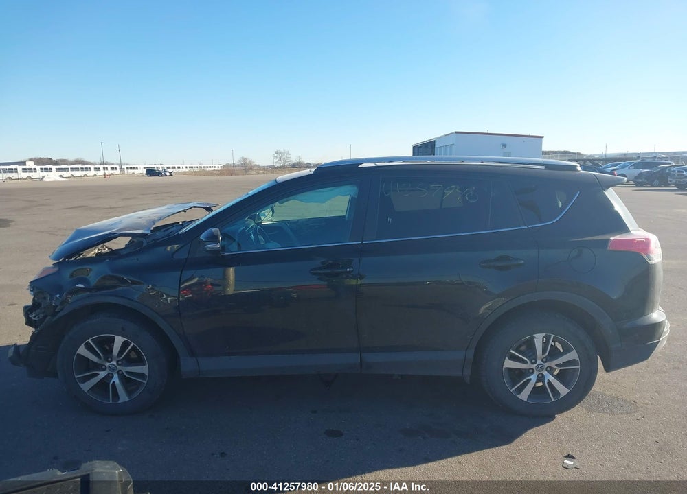 2016 TOYOTA RAV4 XLE VIN: 2T3RFREV4GW535935