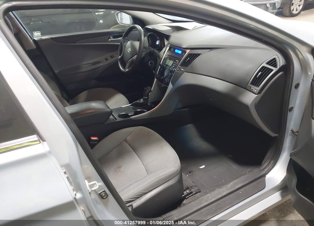 2011 HYUNDAI SONATA VIN: 5NPEB4AC7BH052263