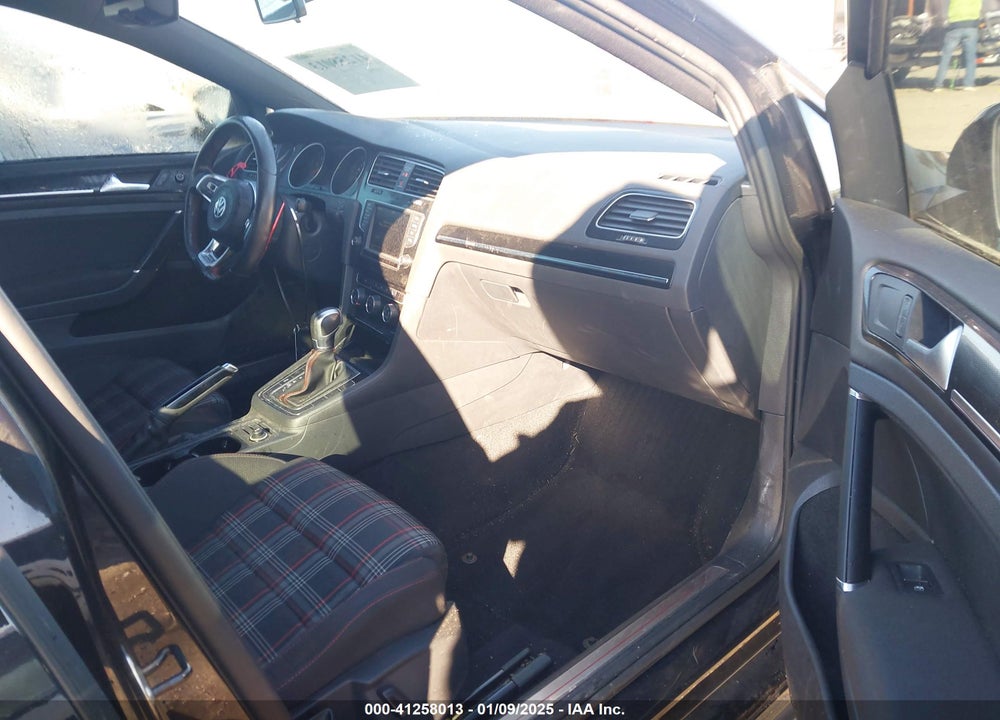 2017 VOLKSWAGEN GOLF GTI VIN: 3VW447AUXHM031620
