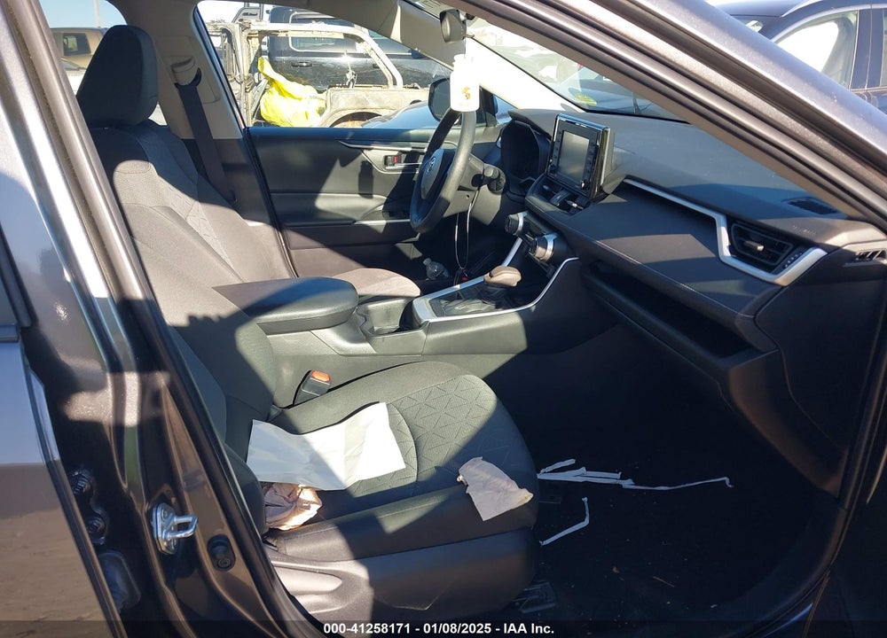 2022 TOYOTA RAV4 XLE VIN: 2T3P1RFV5NC300768