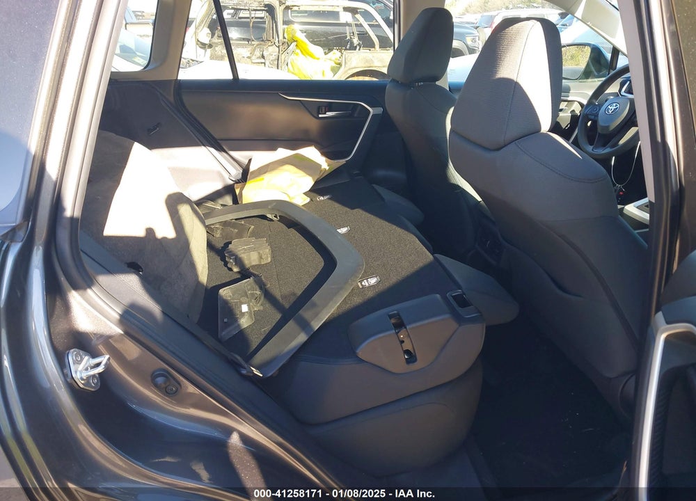 2022 TOYOTA RAV4 XLE VIN: 2T3P1RFV5NC300768