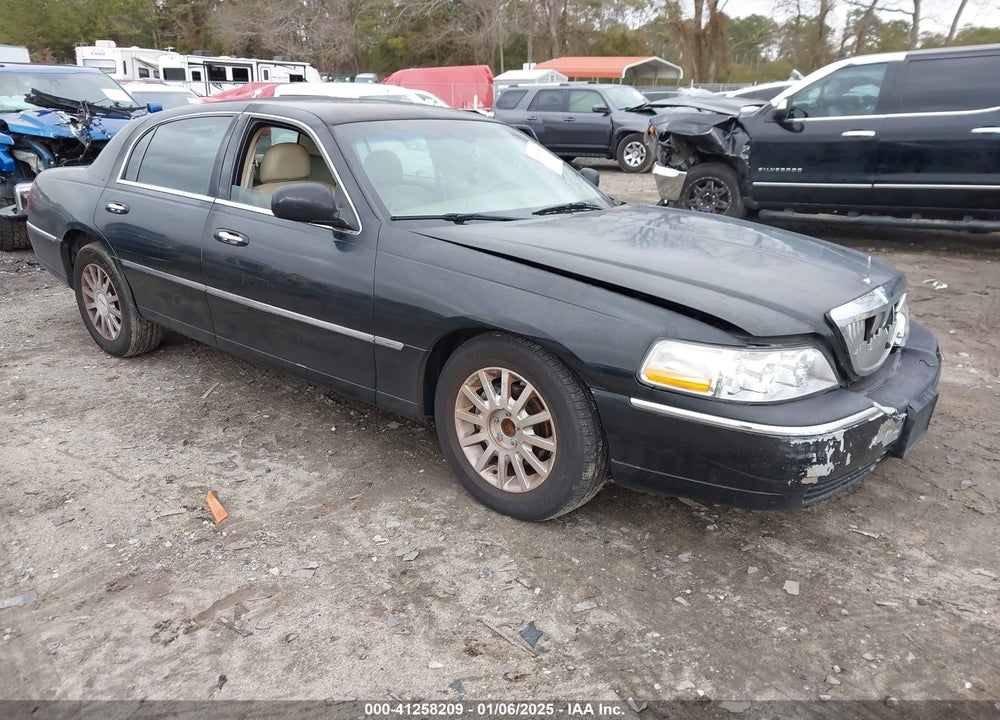 2007 LINCOLN TOWN CAR SIGNATURE VIN: 1LNHM81V37Y600423