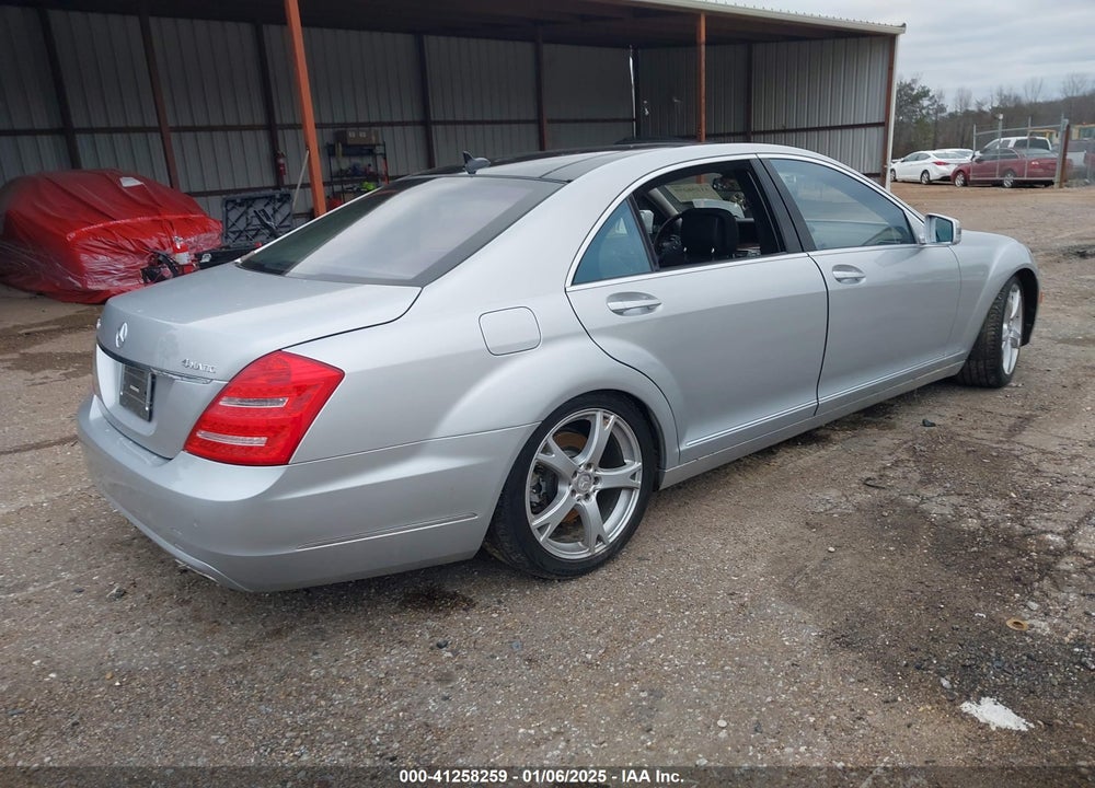 2011 MERCEDES-BENZ S 550 4MATIC VIN: WDDNG8GB0BA374876