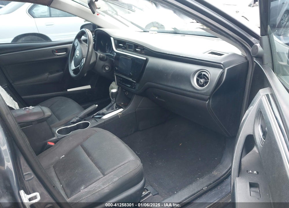 2018 TOYOTA COROLLA VIN: 5YFBURHE5JP829428