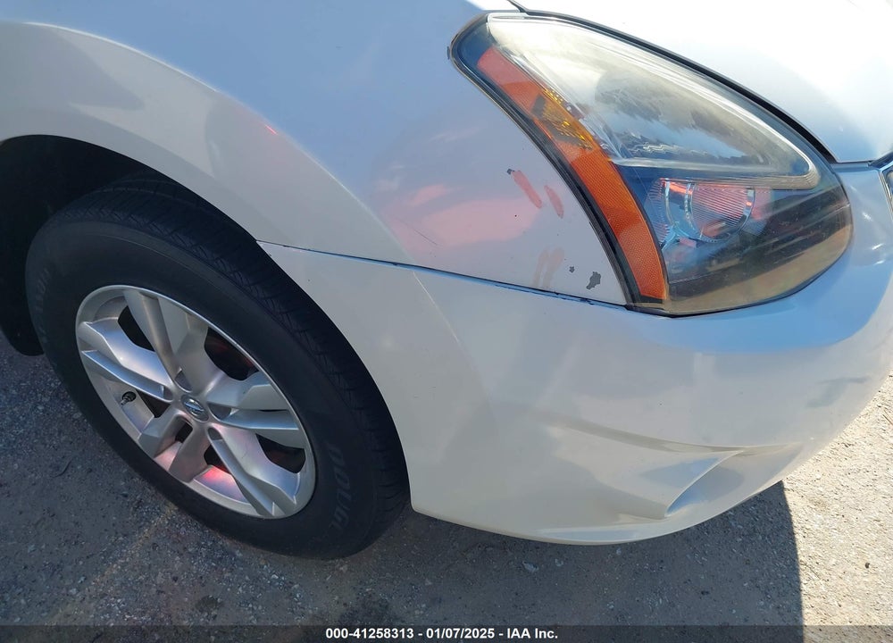 2014 NISSAN ROGUE SELECT S VIN: JN8AS5MT0EW621103