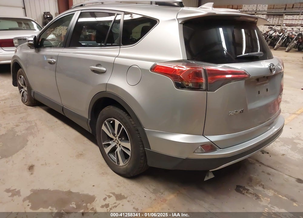 2018 TOYOTA RAV4 ADVENTURE/XLE VIN: JTMRFREV8JJ252945