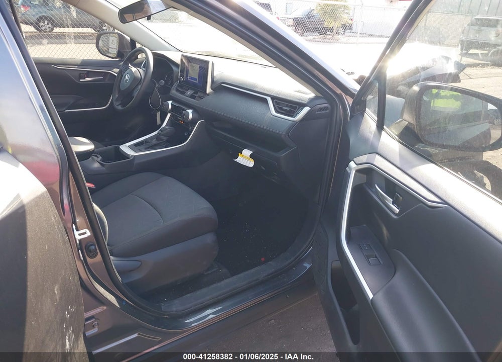 2024 TOYOTA RAV4 XLE VIN: 2T3W1RFV4RC292759