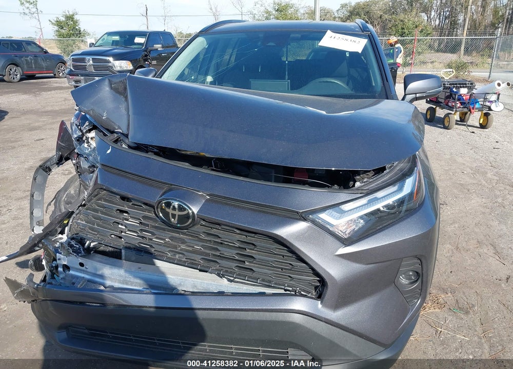 2024 TOYOTA RAV4 XLE VIN: 2T3W1RFV4RC292759