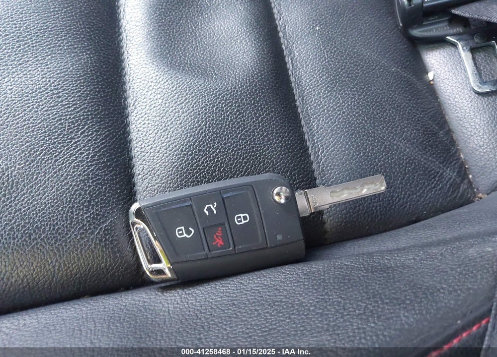 2017 VOLKSWAGEN GTI VIN: 3VW547AUXHM000453