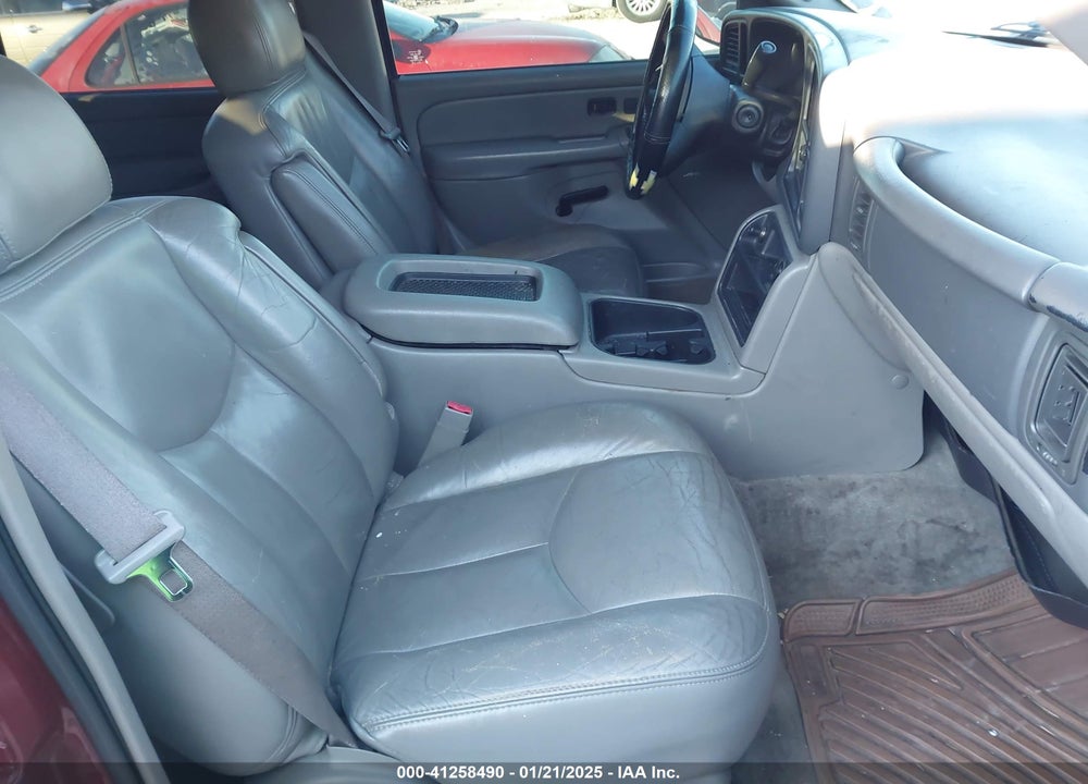 2005 CHEVROLET TAHOE LS VIN: 1GNEC13T75J253589