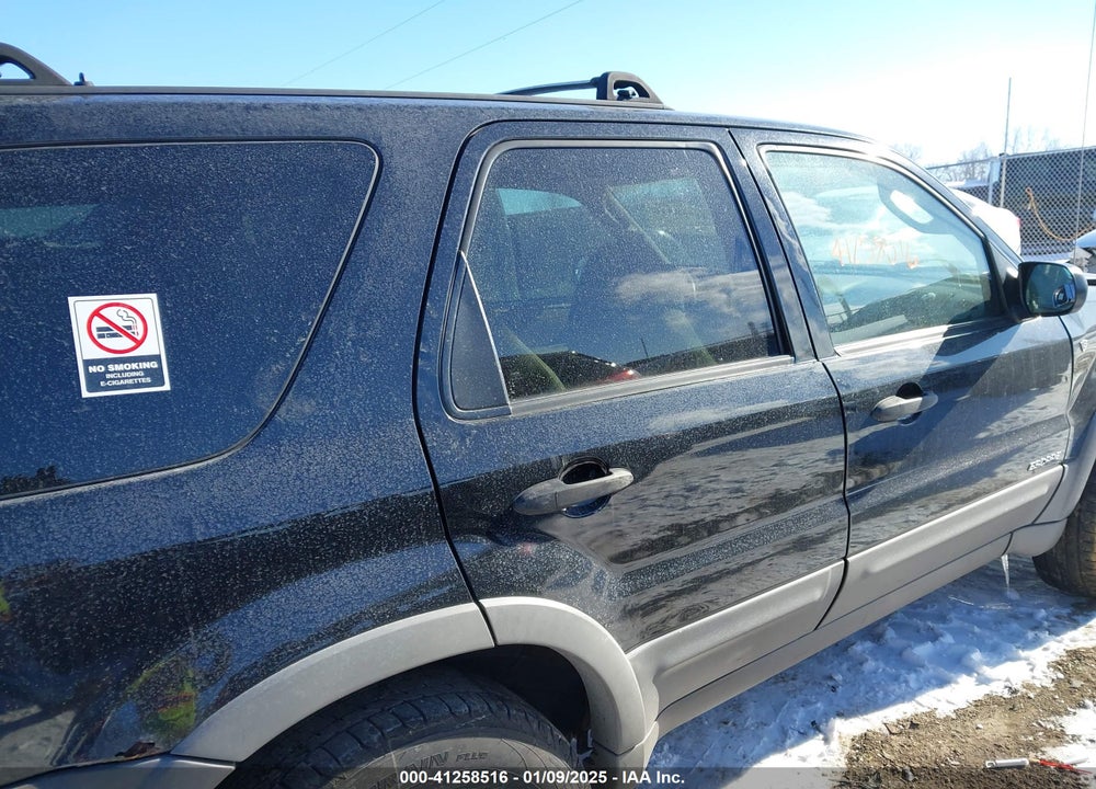 2001 FORD ESCAPE XLT VIN: 1FMYU04161KF17847
