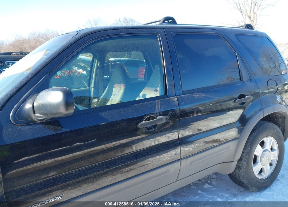 2001 FORD ESCAPE XLT VIN: 1FMYU04161KF17847