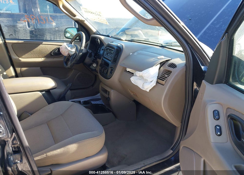 2001 FORD ESCAPE XLT VIN: 1FMYU04161KF17847