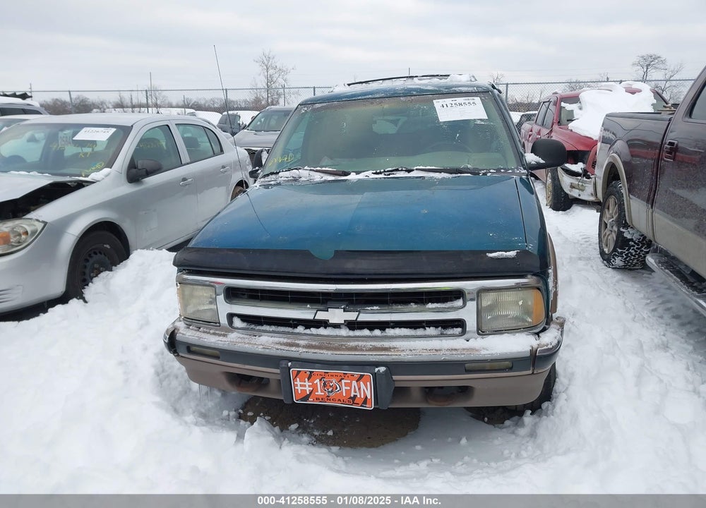 1997 CHEVROLET BLAZER LT VIN: 1GNDT13W7V2230037