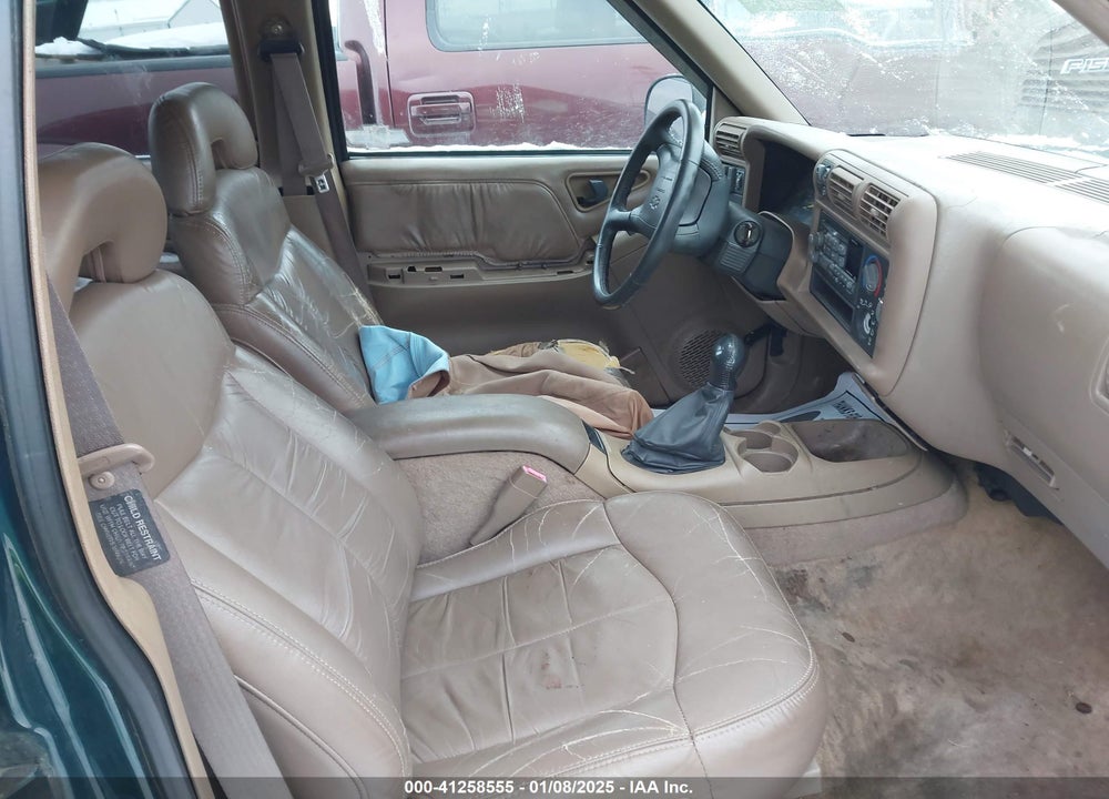 1997 CHEVROLET BLAZER LT VIN: 1GNDT13W7V2230037