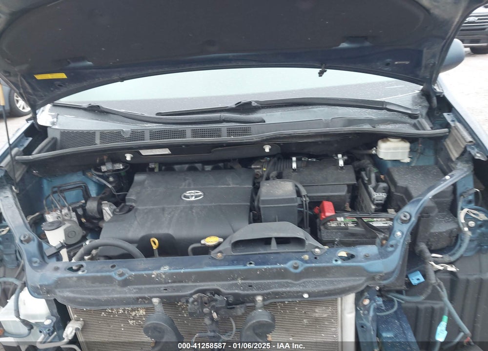 2011 TOYOTA SIENNA LE V6 VIN: 5TDKK3DC4BS125639