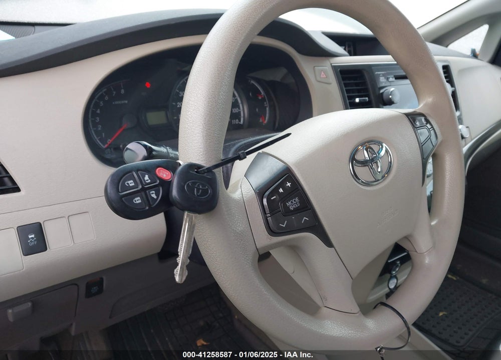 2011 TOYOTA SIENNA LE V6 VIN: 5TDKK3DC4BS125639