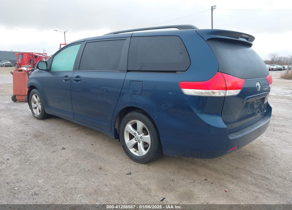 2011 TOYOTA SIENNA LE V6 VIN: 5TDKK3DC4BS125639