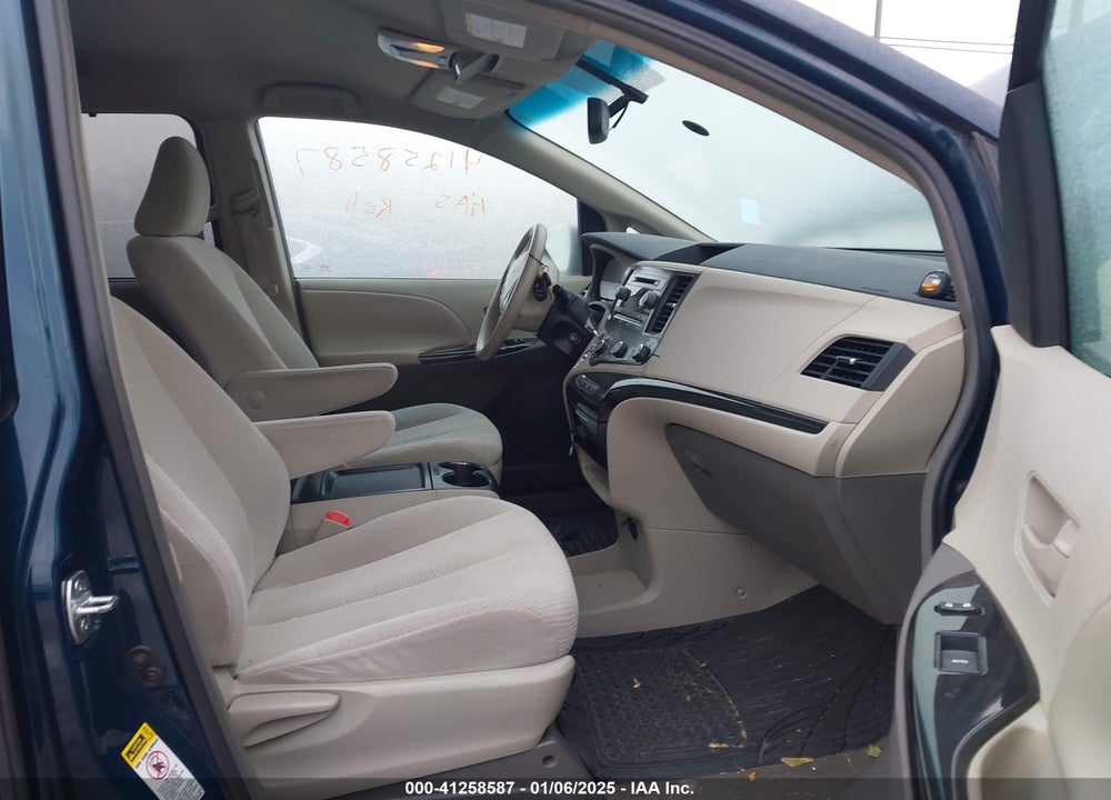 2011 TOYOTA SIENNA LE V6 VIN: 5TDKK3DC4BS125639
