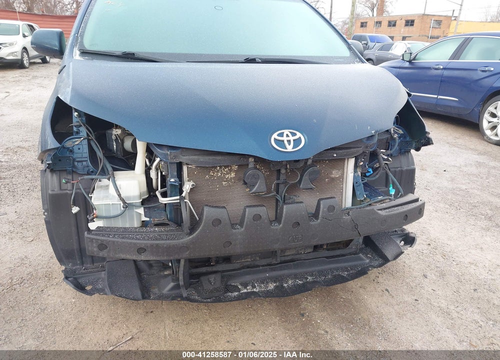 2011 TOYOTA SIENNA LE V6 VIN: 5TDKK3DC4BS125639