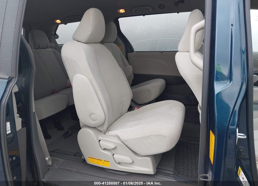 2011 TOYOTA SIENNA LE V6 VIN: 5TDKK3DC4BS125639
