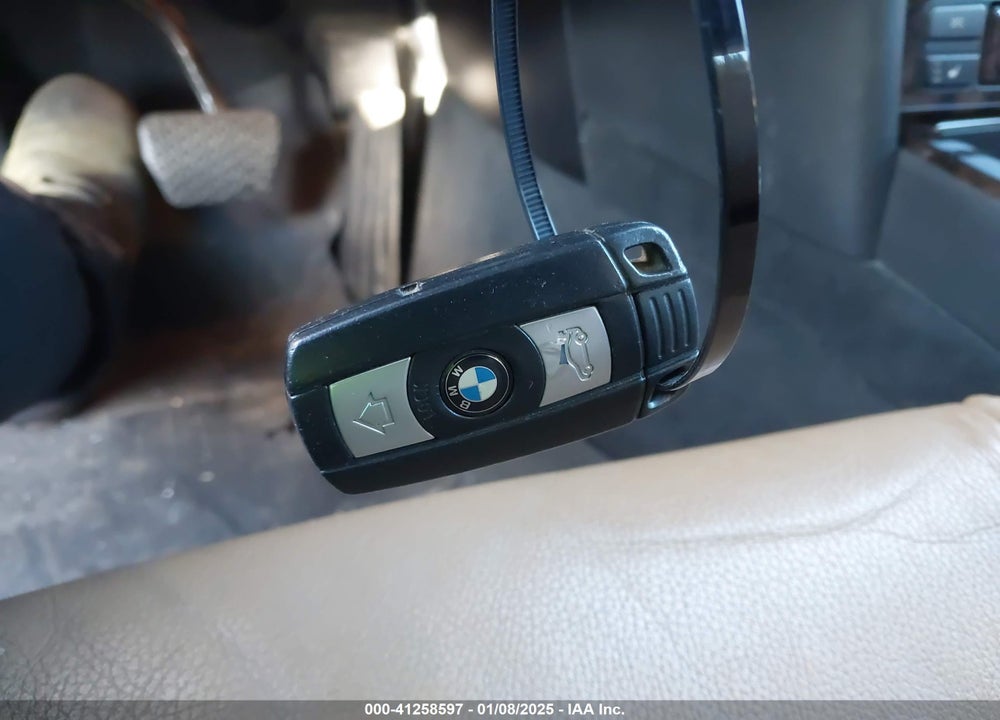 2008 BMW 528XI VIN: WBANV13598CZ50532