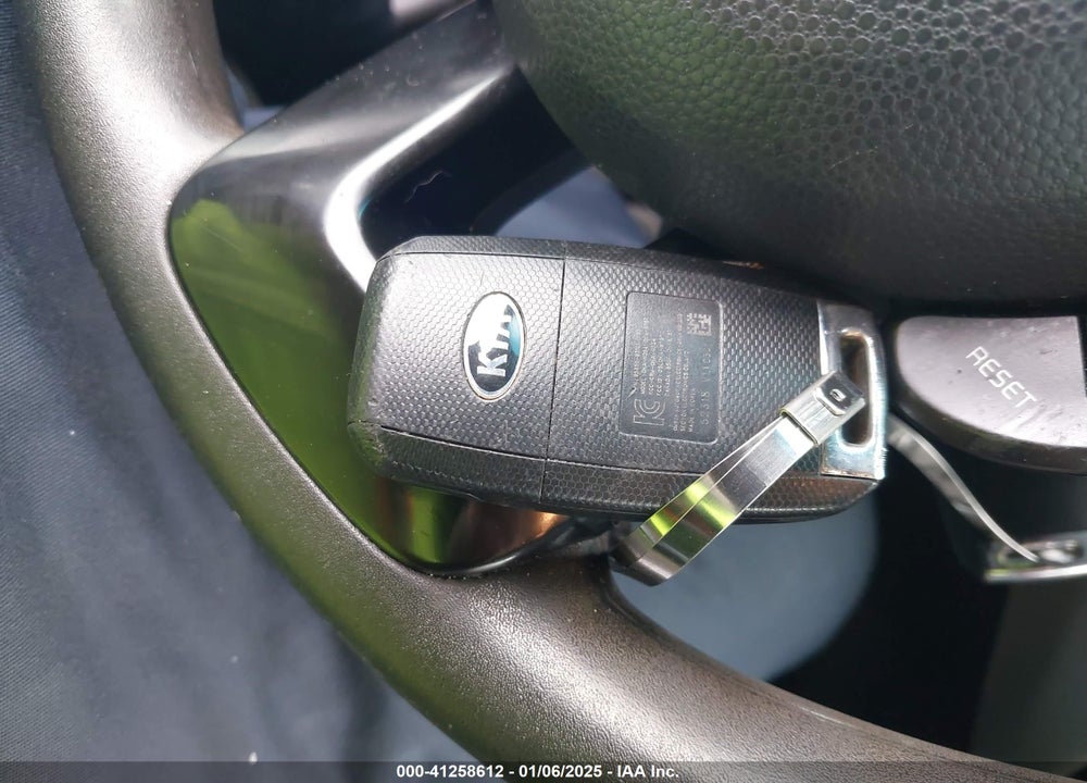 2019 KIA SOUL VIN: KNDJN2A28K7661173